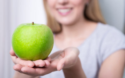 La relation entre l’alimentation et la santé bucco-dentaire : Les aliments à favoriser et à éviter