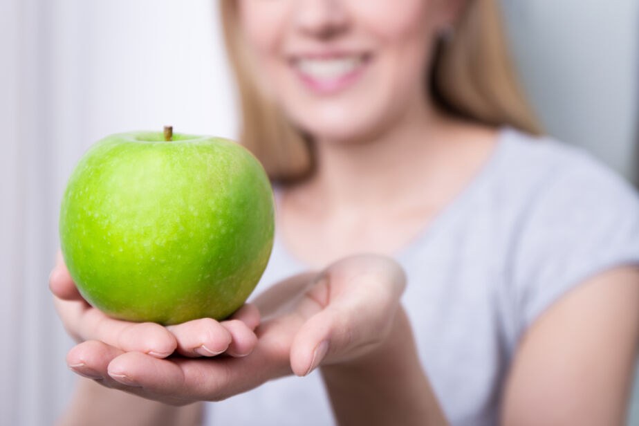 La relation entre l’alimentation et la santé bucco-dentaire : Les aliments à favoriser et à éviter