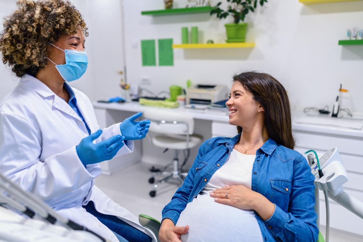Examen dentaire pour femme enceinte